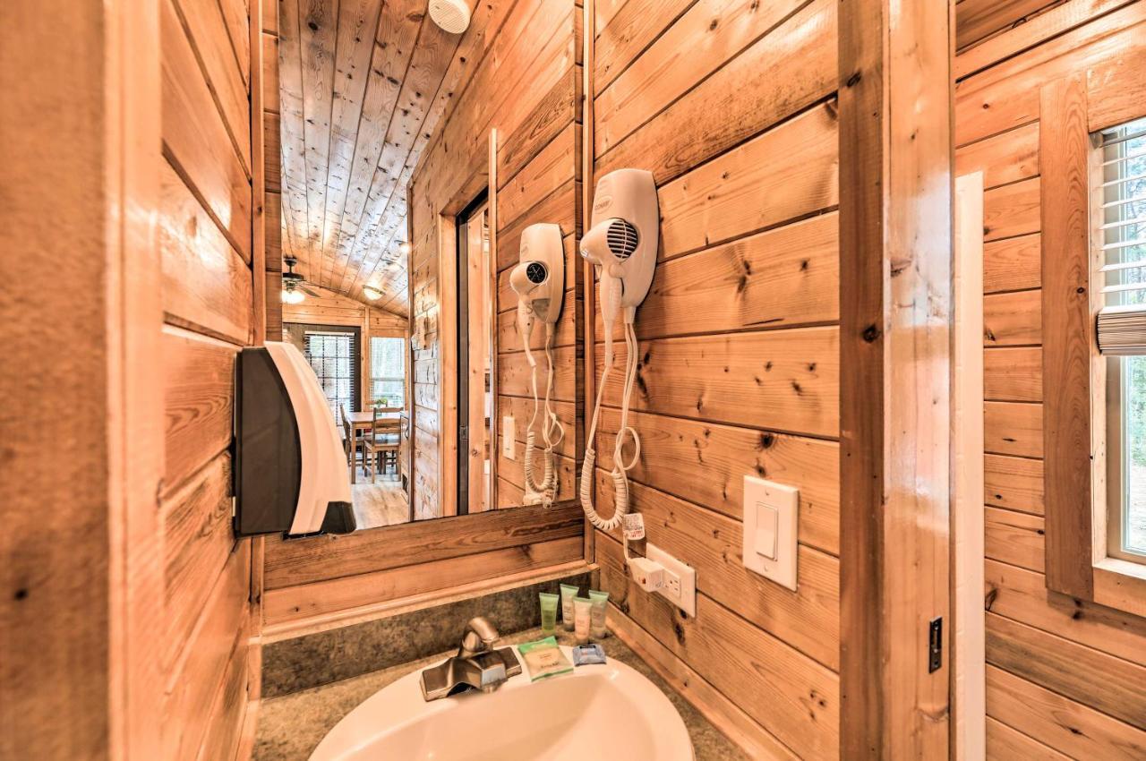 Beautiful New Bern Studio Cabin With Fire Pit! المظهر الخارجي الصورة